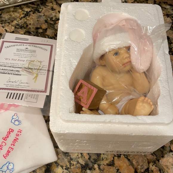 The Ashton-Drake Gallery “It’s Not Easy Being Cute” figure - Picture 5 of 5